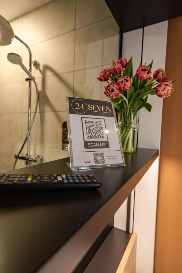 24Seven Hotel Швабах Экстерьер фото