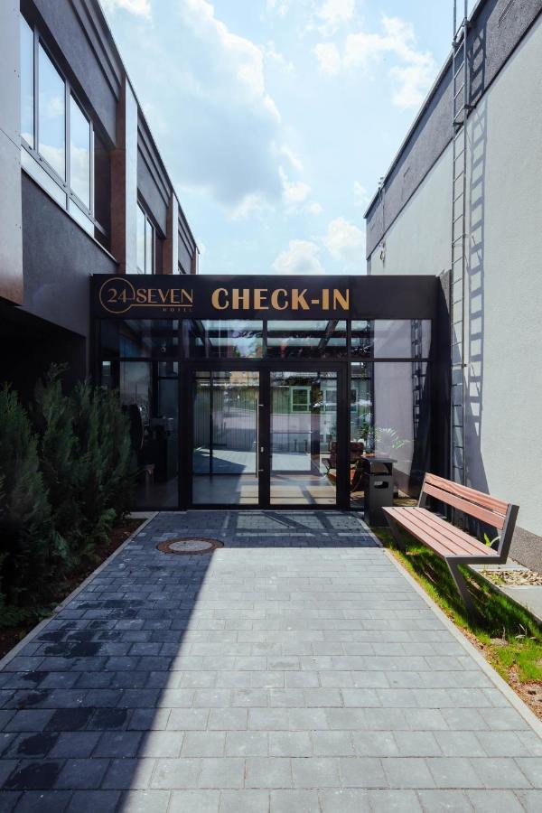 24Seven Hotel Швабах Экстерьер фото